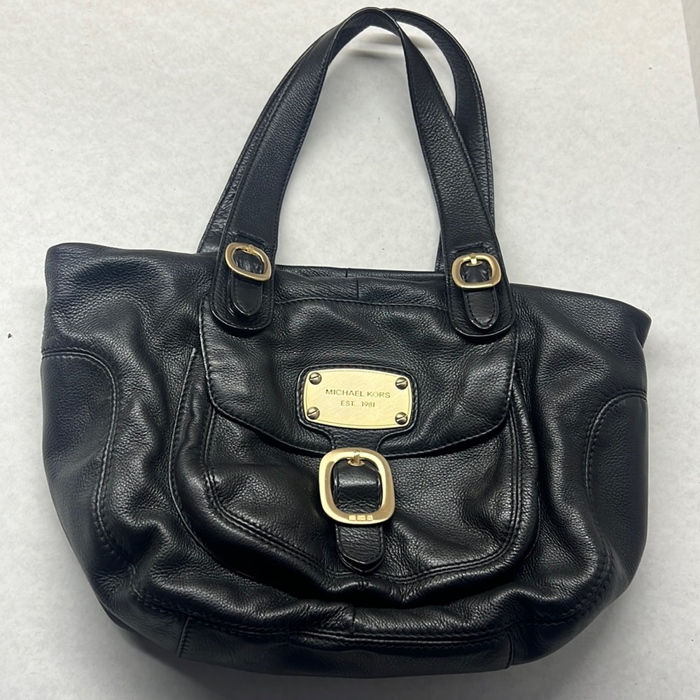 Black Michael Kors shoulder bag.